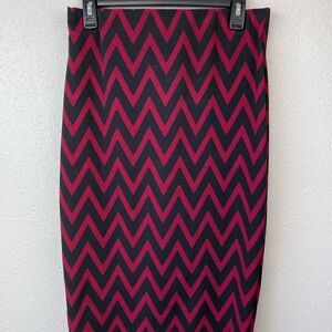 EUC Vitta Luna Womens Black and Red Chevron Pattern Midi Skirt Size M